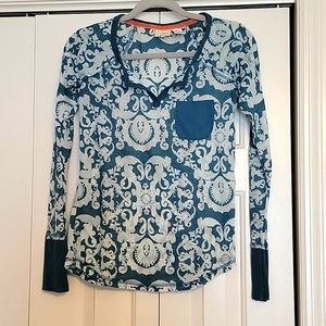 Daytrip Long sleeve thermal knit v neck shirt, Sz S